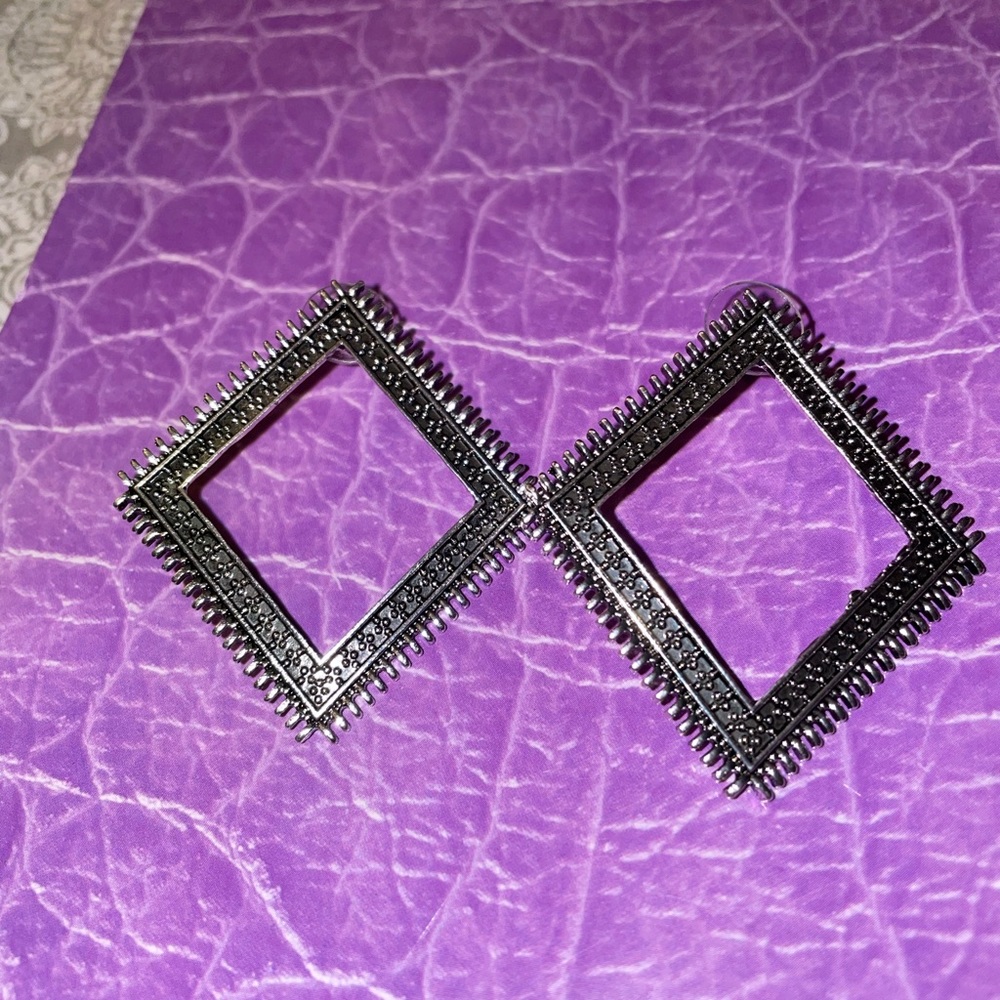 Earrings - Picture 4 of 6